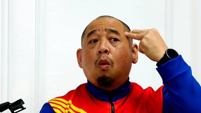 Presiden Sukan Orang Pekak Wilayah Persekutuan Dr.Ong Shin Ruenn menyampaikan ucapan pada Perasmian Pelepasan Kontinjen Atlet Pekak Wilayah Persekutuan ke Temasya Sukan Orang Pekak Malaysia oleh Isteri Perdana Menteri Datuk Seri Dr Wan Azizah Wan Ismail di Pejabat Parlimen Bandar Tun Razak di sini- BERNAMA