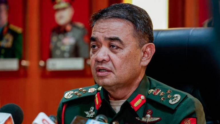Panglima Tentera Darat Jeneral Tan Sri Muhammad Hafizuddeain Jantan - fotoBERNAMA