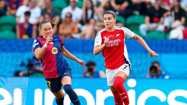 Barcelona’s Ewa Pajor in action with Arsenal’s Steph Catley REUTERSpix