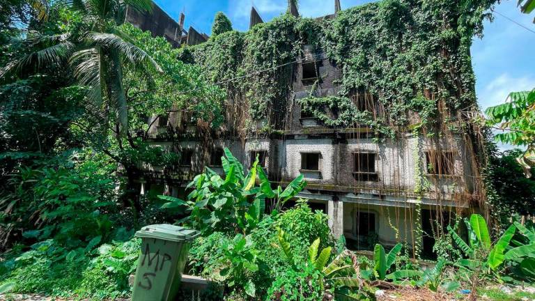 An abandoned housing development project stands in decay, highlighting the Housing and Local Government Ministry’s renewed push to hold developers accountable. – theSunpix