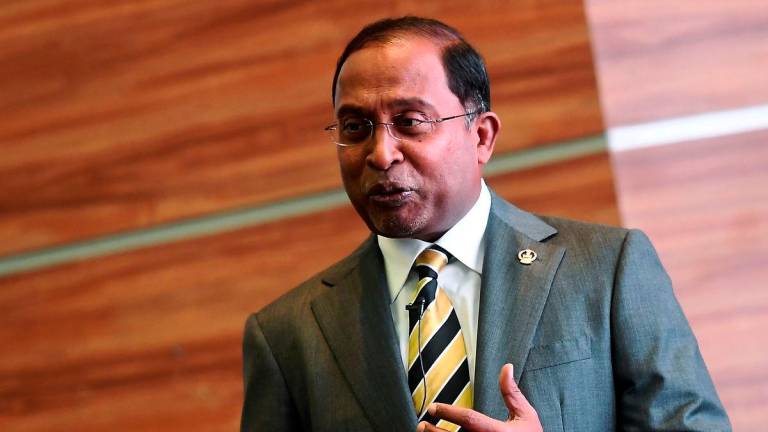 Menteri Besar Perak Datuk Seri Dr Zambry Abd Kadir menyampaikan wacana ilmu bertajuk ‘Menelusuri Transformasi Nasional 2050 (TN50) : Sinergi Kerajaan Negeri dan Kerajaan Persekutuan’ sempena Siri Forum Kementerian Dasar Awam Intan (IPPMFS) 2017 semalam - BERNAMA