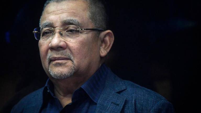 Tan Sri Mohd Isa Abdul Samad - Bernamapix