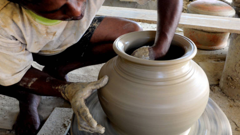 Demand for traditional clay pots increase during ponggal festival