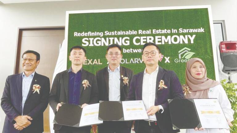 (from left) Sarawak regional director Abang Jamili Abang Julai, Liew, Padawan Municipal Council chairman Tan Kai, Ko, and GreenRE senior general manager Nurfateha Jamaluddin.