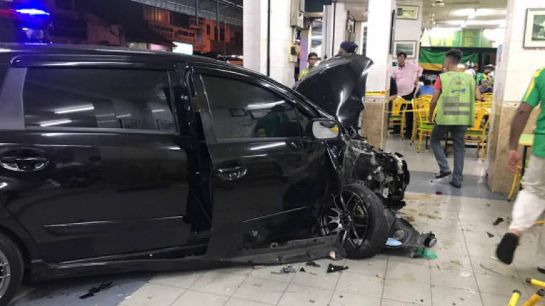 Car crashes into nasi kandar restaurant (Updated)
