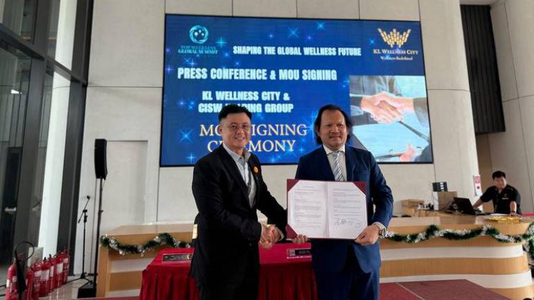 Left： Dato’Sri Dr.Vincent Tiew (KL Wellness City Branding, Sales and Marketing Director). Right：Mr Jacky Ong (The President and CEO of CISW Holding Group)