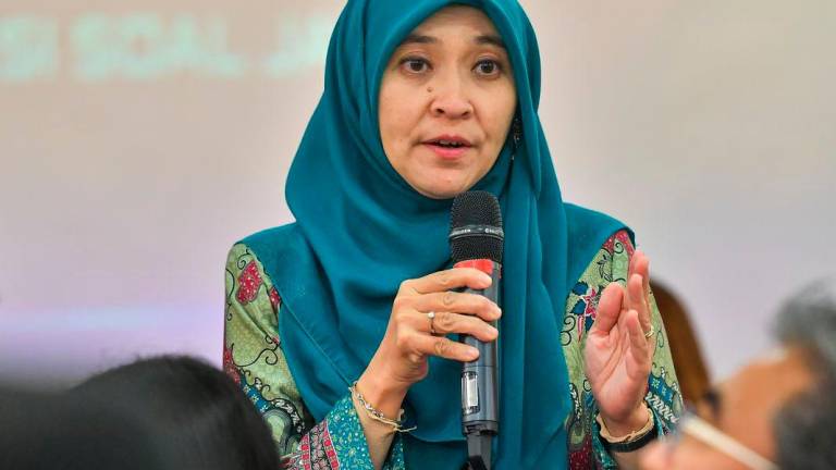 Dr Farah Nini Dusuki - Bernamapix