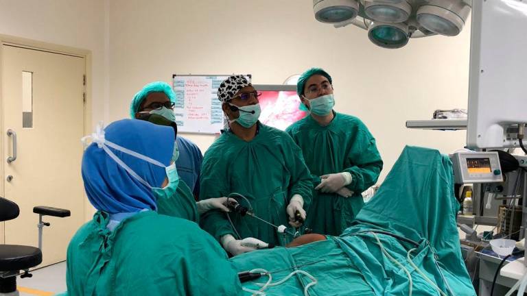 The exodus of medical professionals to Singapore has raised concerns over Malaysia’s ability to retain skilled doctors and specialists. – BERNAMAPIC