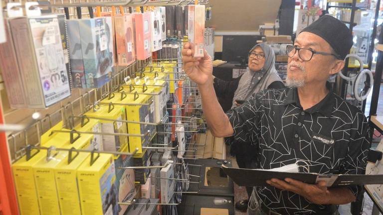 More than half of elderly Malaysian workers are in informal employment, with no social protection, limited upskilling and little ergonomic support. –MASRY CHE ANI/THESUN