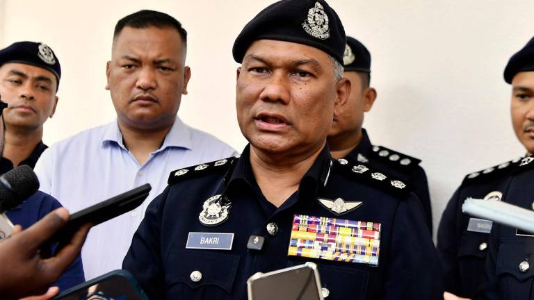 Ketua Polis Hilir Perak ACP Dr Bakri Zainal Abidin. - fotoBERNAMA