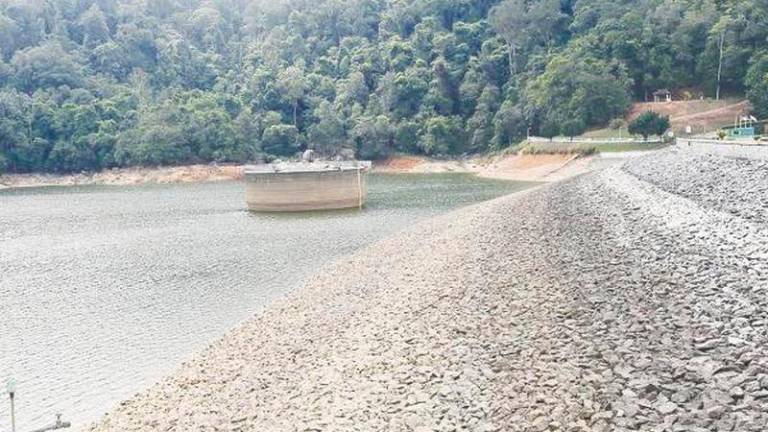 Water at the Air Itam Dam has receded drastically, with the level recorded just slightly above 40% of capacity as of July 26 – Masry Che Ani/theSunpix