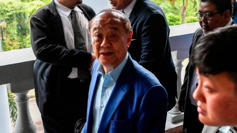 Pengerusi Spanco Sdn Bhd Tan Sri Robert Tan Hua Choon didakwa di Mahkamah Sesyen di sini hari ini atas pertuduhan menipu Kementerian Kewangan untuk mendapatkan kontrak urus kenderaan kerajaan bernilai RM3.9 bilion. - fotoBERNAMA