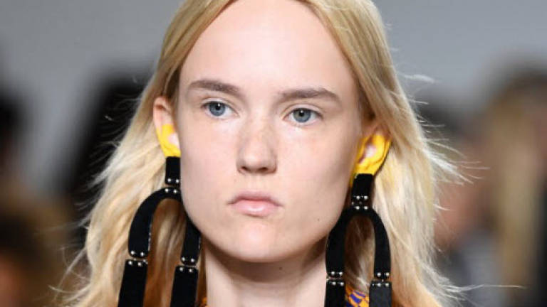 Strobing trends but natural beauty look still dominates at NYFW