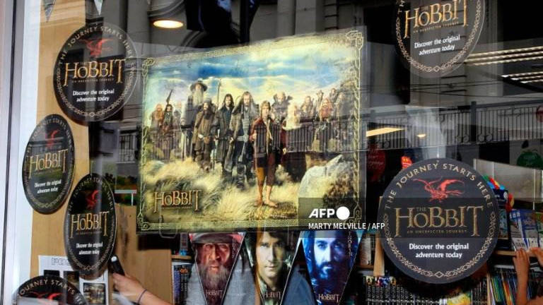 To go with Entertainment-NZealand-film-tourism-Hobbit,ADVANCER by Neil SandsThis picture taken on November 24th, 2012 shows shop windows advertising the The Hobbit book and movie in the central business district in Wellington. - AFP