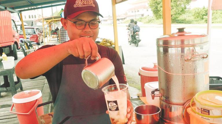 After several job setbacks, Azman attended a course on making taufufa, and has not looked back since. – MASRY CHE ANI/THESUN