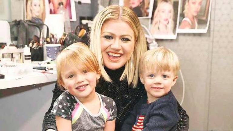 Clarkson with her kids, River Rose and Remington Alexander. – PEOPLE