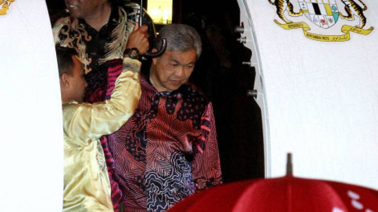 Zahid flies in to Sibu for overnight visit