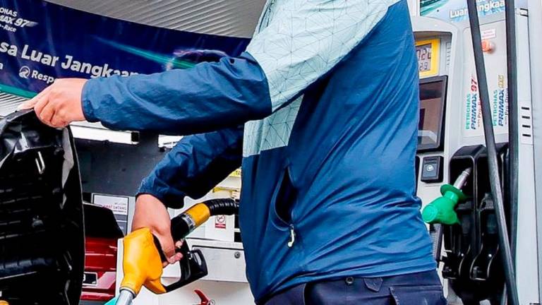 The price of RON95 petrol is set to drop to RM1.99 per litre under a targeted subsidy scheme to be rolled out by end-September. – AMIRUL SYAFIQ/THESUN