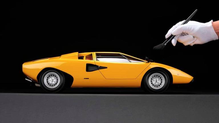 Lamborghini Countach 1:8 Scale Model Costs More Than Your Proton S70!