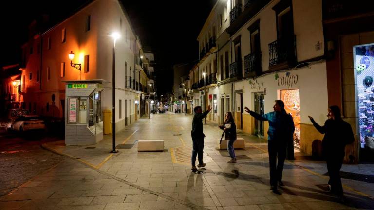 Friends greet each other in an illuminated shopping street a day after a sudden major blackout in the Iberian Peninsula, in Ronda, Spain, April 29, 2025. - REUTERSPIX
