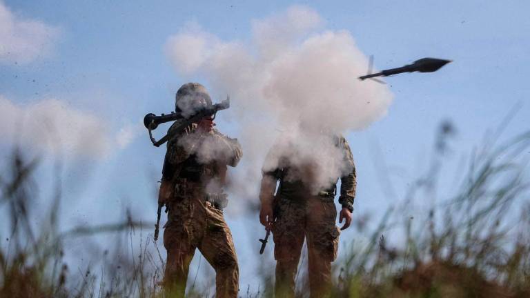 Servicemen of the 115th Separate Mechanized Brigade of the Ukrainian Armed Forces use an RPG-7 grenade launcher during a training between combat missions at a training ground, amid Russia's attack on Ukraine, in Kharkiv region, Ukraine August 8, 2025. - REUTERSPIX