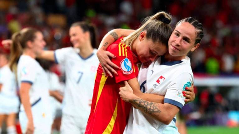 Football - UEFA Women's Euro 2025 - Quarter Final - Spain v Switzerland - Stadion Wankdorf, Bern, Switzerland - July 18, 2025Switzerland's Viola Calligaris and Geraldine Reuteler look dejected after the match - REUTERSPIX