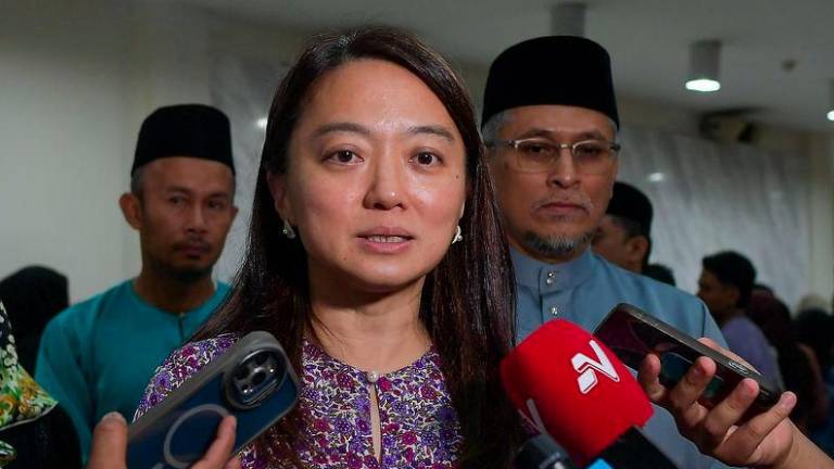 Menteri Belia dan Sukan Hannah Yeoh bercakap pada sidang media selepas Majlis Berbuka Puasa Persekutuan Lawn Bowls Malaysia di Bukit Kiara - fotoBERNAMA