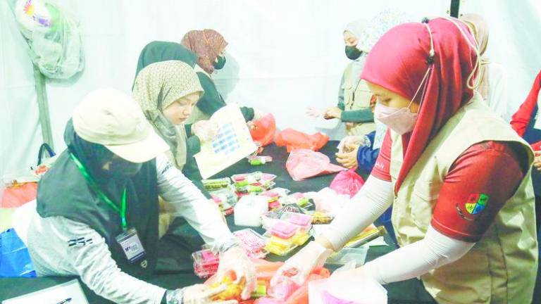 MySaveFood has made progress in combating food waste and has set up collection counters at bazaars to ensure the surplus is redistributed to college hostels, mosques and those in need. – Amirul Syafiq/THESUN