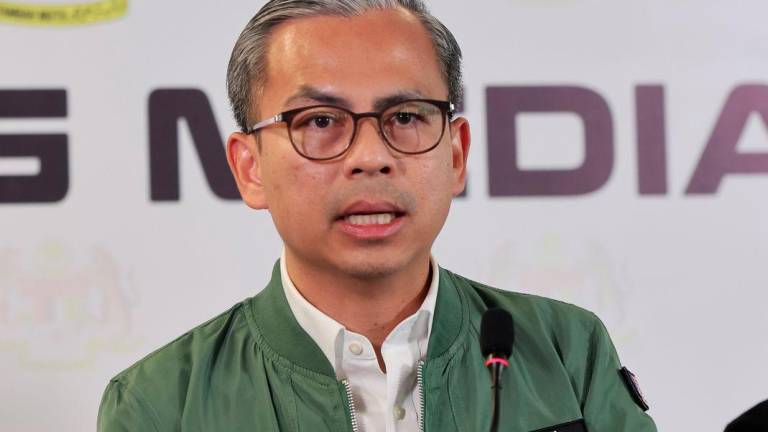 Menteri Komunikasi Datuk Fahmi Fadzil merangkap jurucakap Kerajaan Perpaduan ketika sidang media mingguan Kabinet di Menara Komunikasi hari ini - fotoBERNAMA