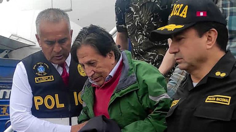 Handout picture distributed by the Peruvian National Police showing Peru’s former president Alejandro Toledo being escorted on arrival after being extradited from the United States, at the Jorge Chavez international airport in Callao, Lima, on April 23, 2023. - Handout /Peruvian National Police/AFPPIX