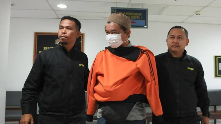 Former quantity surveyor at the Dungun Municipal Council, Mohammad Hanif Ahmad was charged today in the Sessions Court here. - BERNAMA