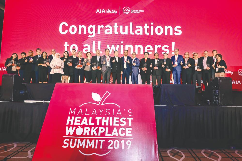 Winners of Malaysia’s Healthiest Workplace by AIA Vitality 2019 with (centre) AIA Bhd CEO Ben Ng. – AMIRUL SYAFIQ MOHD DIN/THESUN