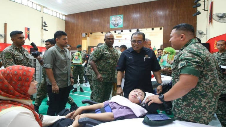 Defence Minister Datuk Seri Mohamed Khaled Nordin during a visit to the camp today. - BERNAMA