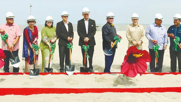At the groundbreaking ceremony of Lexis Hibiscus 2 in Port Dickson. The luxury development is a strategic joint venture between Kuala Lumpur Metro Group and Menteri Besar Incorporated.