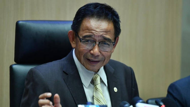 Menteri Pelancongan, Industri Kreatif dan Seni Persembahan Sarawak Datuk Seri Abdul Karim Rahman Hamzah. - BERNAMA