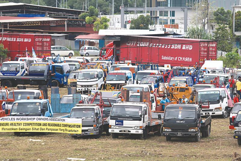 About 200 Penang Motor Vehicles Workshop Owners Association members protest in Juru yesterday. – Sunpix by Masry Che Ani