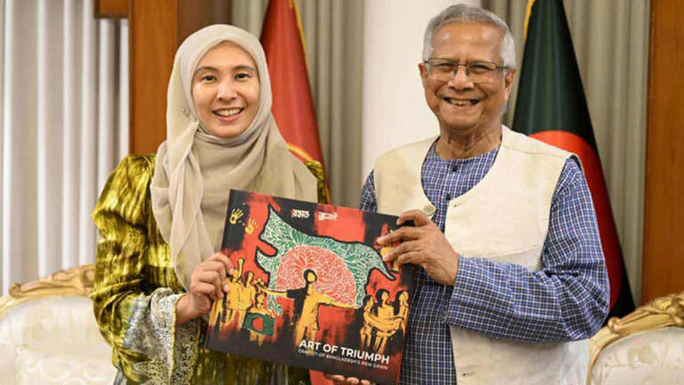 Chief Adviser Muhammad Yunus hands over a copy of Art of Triumph to Nurul Izzah Anwar, Vice-Chairwoman of Malaysia’s People’s Justice Party (PKR), during her courtesy call at the State Guest House Jamuna in Dhaka on Sunday. – CAO Photo
