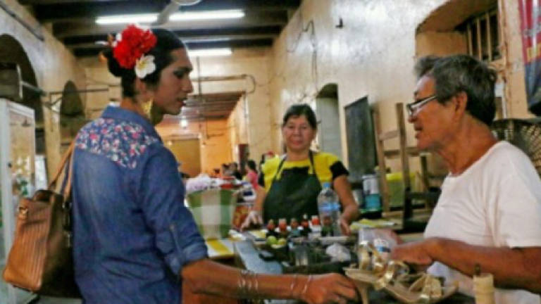In Mexico, indigenous 'third gender' pushes boundaries
