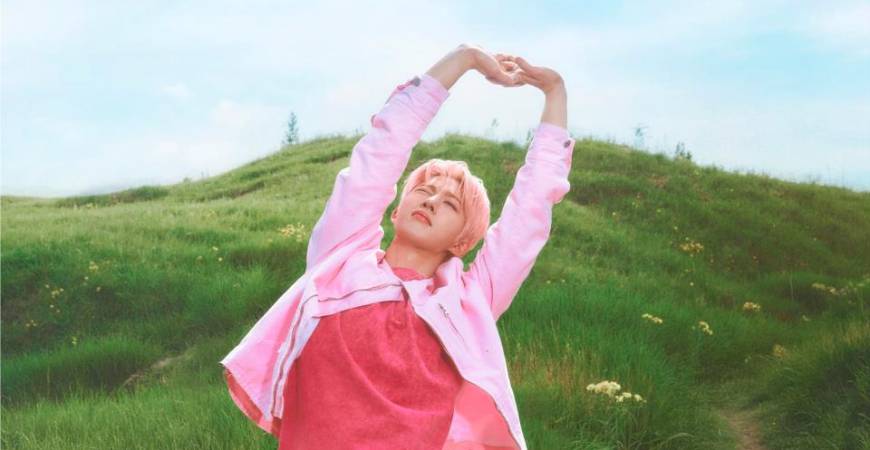 B.I is a former member of the boy group iKON and is now a soloist.