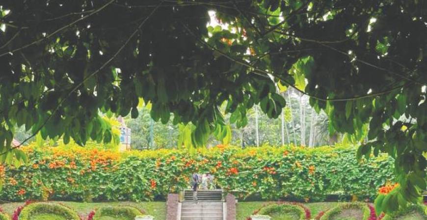 Perdana Botanical Gardens is a serene oasis in the heart of Kuala Lumpur, ideal for peaceful morning jogs. – PINTERESTPIC