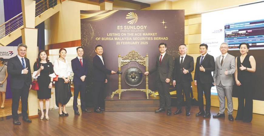 From left: ES Sunlogy CEO Sam Teo Chee Teong, independent non-exective directors Datuk Margaret Ting Thien Hung and Lim Kwee Yong, independent non-executive chairman Loh Kwang Yean; executive director Chu Kerd Yee, Khor, promoter and substantial shareholder Datuk Keh Chuan Seng, M&amp;A Securities Sdn Bhd managing director Datuk Bill Tan, corporate finance head Gary Ting Hua Tai and corporate finance deputy head Rachel Ho Seow Leng at ES Sunlogy’s listing ceremony today.