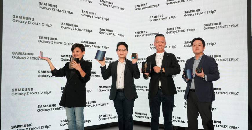 Elaine Soh, Chief Marketing Officer of Samsung Malaysia Electronics, Charles Kim, President of Samsung Malaysia Electronics, Matthew Ng, Head of Mobile eXperience Business of Samsung Malaysia Electronics, and Kevin Kim, Business Director, Mobile eXperience Business of Samsung Malaysia Electronics featuring the new Samsung Galaxy Z Fold7, Galaxy Z Flip7 and the Galaxy Watch8 at the Galaxy Unfolds Roadshow.