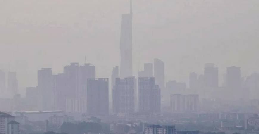 The skyline is shrouded by haze in Kuala Lumpur recently. – BERNAMAPIC