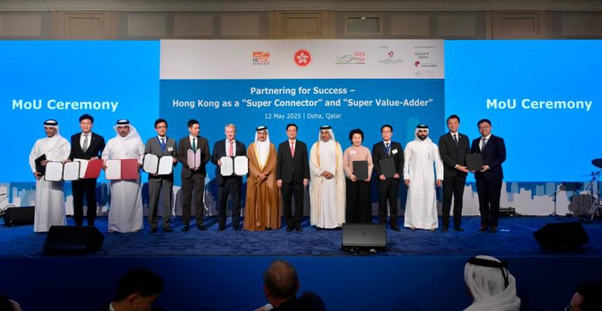 HKSAR’s Chief Executive John Lee (seventh right) witnesses agreements signed between government department, enterprises, and institutions from Hong Kong, Mainland China and Qatar.