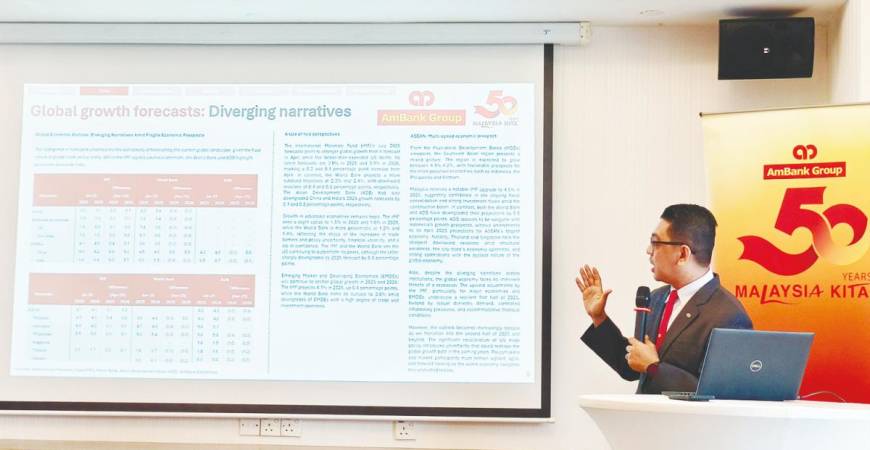 Firdaos presenting AmBank’s second-half 2025 macroeconomic outlook for Malaysia