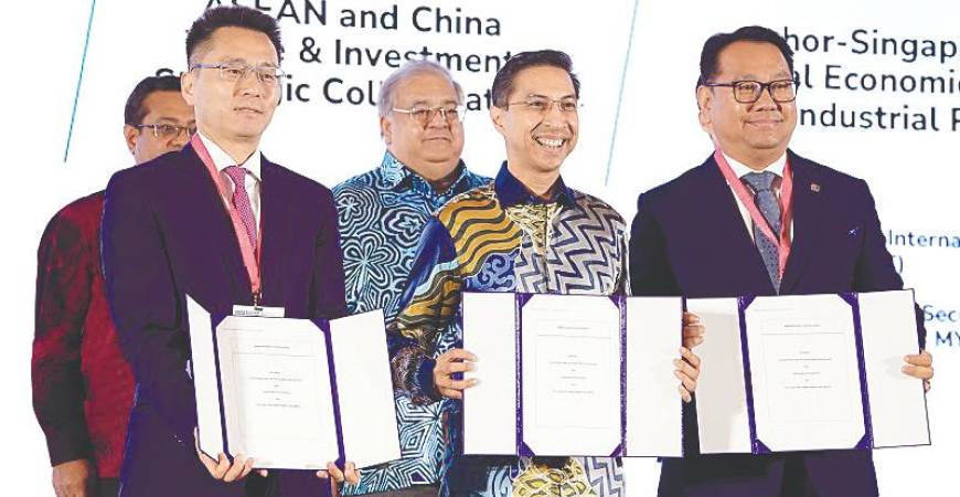 Front row, from left: Zhang, Fad’l Mohamed and Khairi Shahrin Arief. Back row, from left, are Sikh Shamsul Ibrahim and Mohammad Faiz.