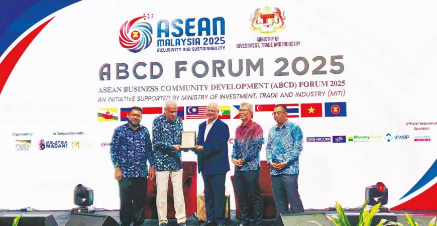 Tengku Zafrul (second, right) at the Asean Business Community Development Forum 2025.