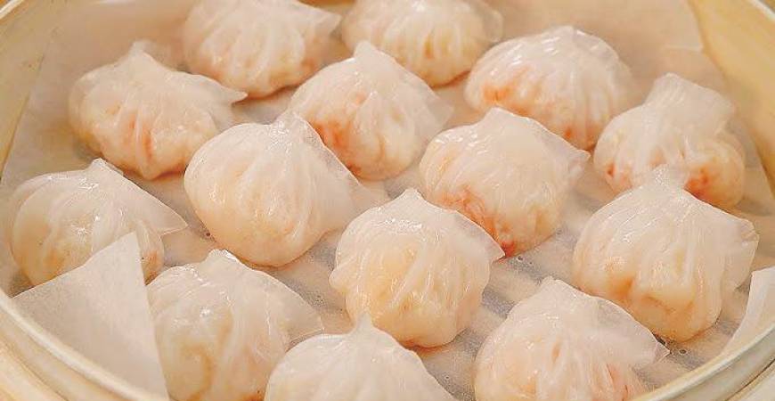 Delicate and translucent, these shrimp-filled dumplings are a dim sum classic. – PIC FROM YOUTUBE @CHINESECOOKINGDEMYSTIFIED