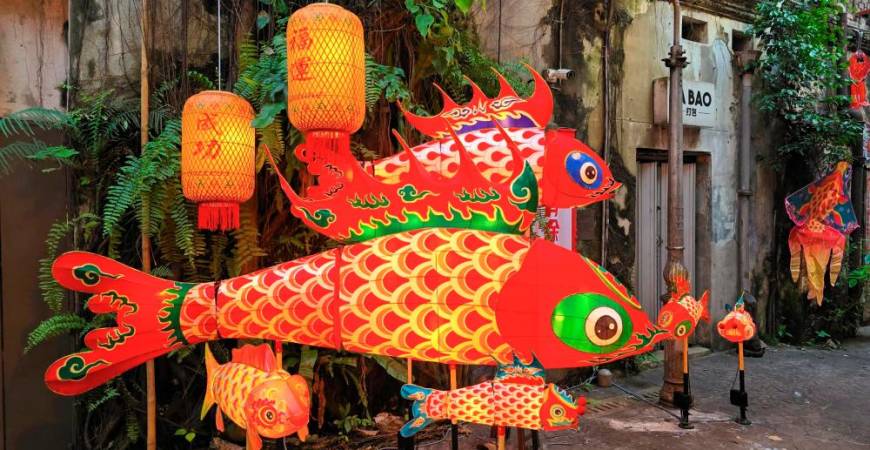 The ‘Bountiful Blessings’ installation tells the story behind the significance and symbolism of fish in Chinese culture. – PICS BY KWAI CHAI HONG