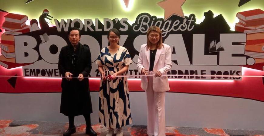 Selangor state assemblyperson Michelle Ng Mei Sze (centre) opens the Big Bad Wolf Books’ 24-hour sale. With her are co-founders Andrew Yap (left) and Jacqueline Ng.